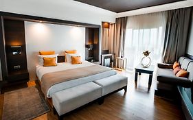 Dwo Mira Palace